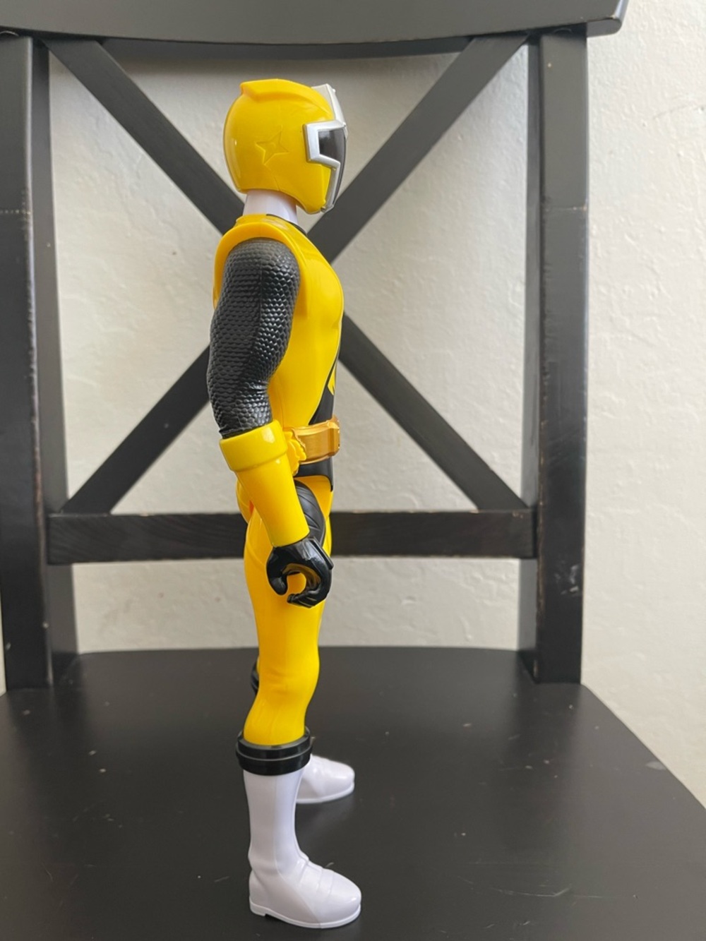 Power Ranger Yellow - Picture 2 of 4